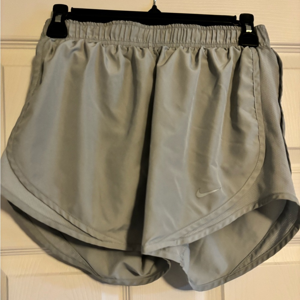 Nike Women’s Tempo Running Short Gray